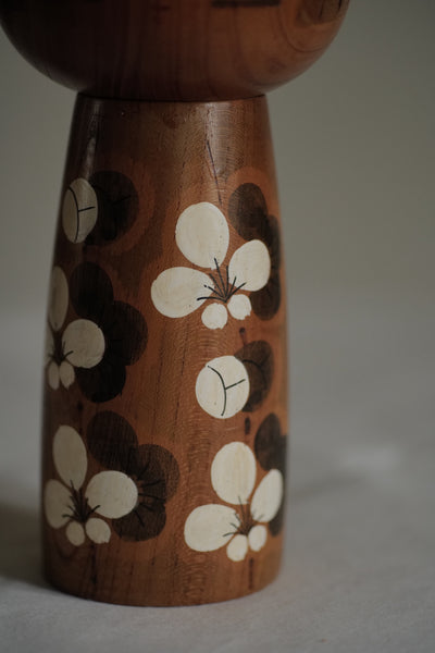 KOKESHI VINTAGE PAR KATO MASAMI / 23,5 CM