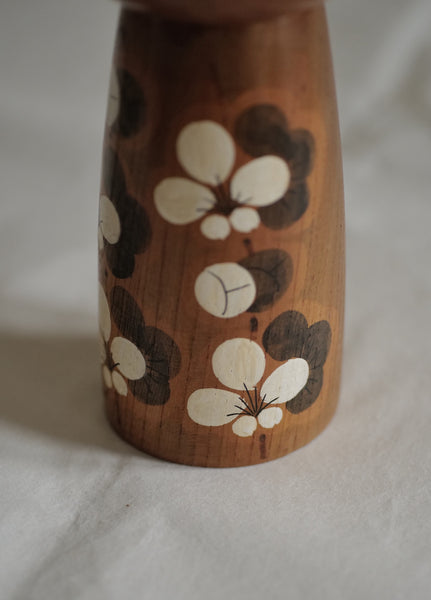 KOKESHI VINTAGE PAR KATO MASAMI / 23,5 CM