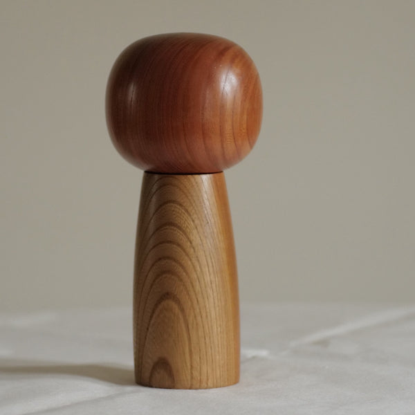 KOKESHI VINTAGE PAR KATO MASAMI / 23,5 CM