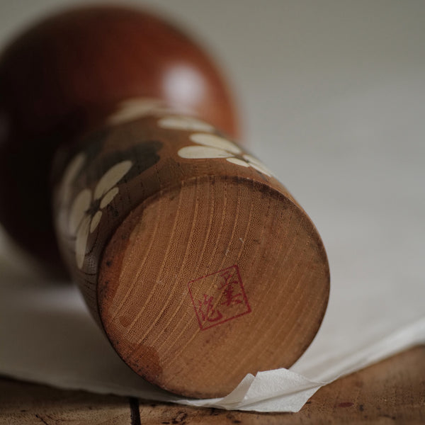 KOKESHI VINTAGE PAR KATO MASAMI / 23,5 CM