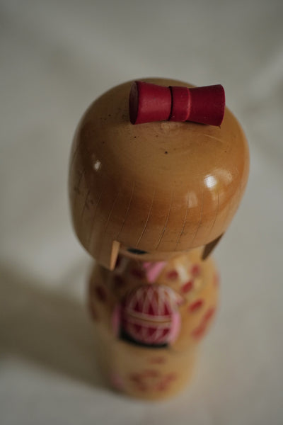 KOKESHI VINTAGE AU TEMARI / 22 CM