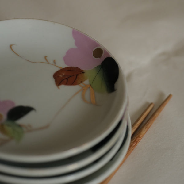 DUO DE PETITES ASSIETTES VINTAGES / CAMÉLIAS