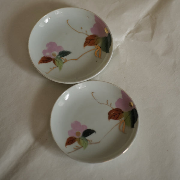DUO DE PETITES ASSIETTES VINTAGES / CAMÉLIAS