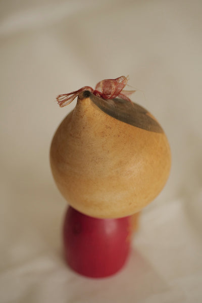 KOKESHI VINTAGE PAR TAKAMIZAWA KAZUO/ 17 CM / réservée pour Christine :-)
