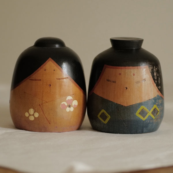 COUPLE DE KOKESHI VINTAGE PAR SANPEI YAMANAKA / 10,5 CM