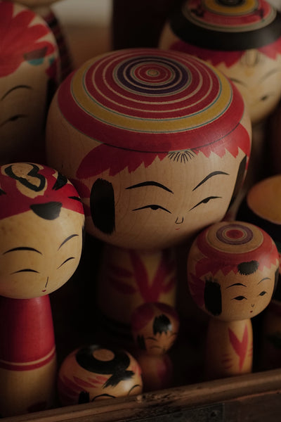 KOKESHI VINTAGE YAJIRO PAR YOKOYAMA MIZUKI / HOCHET / 24,5 CM