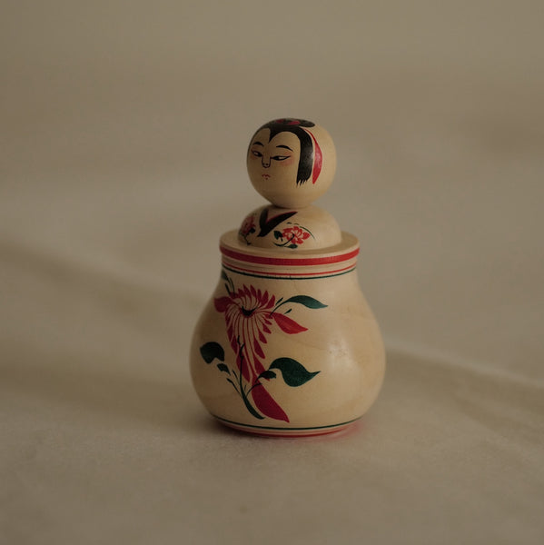 KOKESHI NEMARIKO VINTAGE PAR SATO MINORU / 8 CM