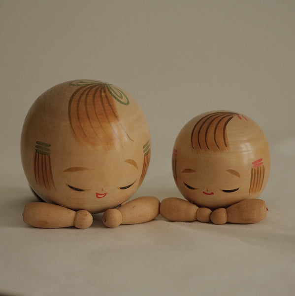 DUO DE KOKESHI VINTAGE PAR SUIHO YAJIMA / AVEC LEUR BOÎTE / 11,5 CM