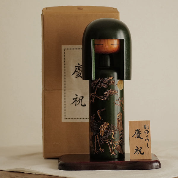 GRANDE KOKESHI PAR MIYASHITA HAJIME / AVEC SOCLE, TABLETTE ET BOÎTE / 33 CM