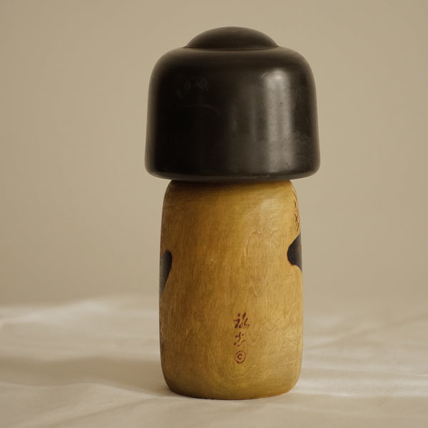 KOKESHI VINTAGE PAR YUJI KAWASE / AVEC SA TABLETTE