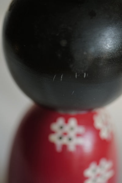 KOKESHI VINTAGE PAR HOSAKA TORAO / AVEC SA BOÎTE / 26 CM