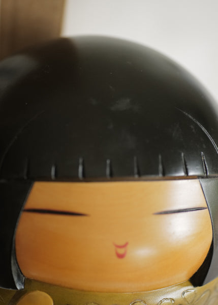 KOKESHI VINTAGE PAR YOSHIDA TAKASHI / AVEC SA TABLETTE & SA BOÎTE / MASSIVE / 25 CM