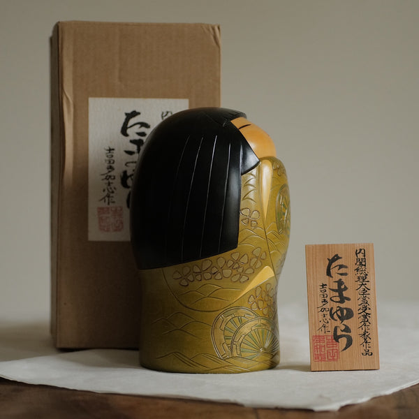 KOKESHI VINTAGE PAR YOSHIDA TAKASHI / AVEC SA TABLETTE & SA BOÎTE / MASSIVE / 25 CM